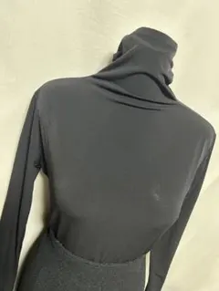 【極美品】ハイネックカットソー　ブラック　M〜L相当　シンプル　袖長め　韓国製