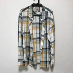 チェックシャツ