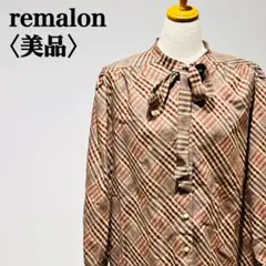 赤 シャツ ボウタイ