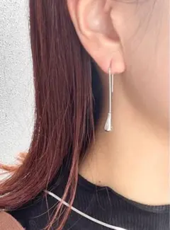 新品未使用！しずくドロップ揺れるピアス　シンプルシルバーピアス　フックピアス