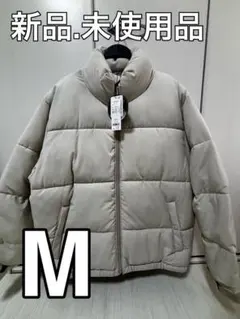 ベージュ ダウンジャケット