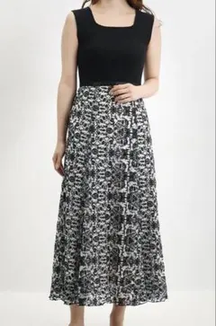 Lily Brown（リリーブラウン）総刺繍カットドッキングワンピース