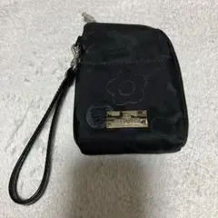 MARY QUANT ブラックポーチ フラワーモチーフ