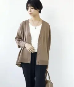 〈ベイクルーズ〉ミルクティーカラー　Vカーディガン　暖かく軽い！