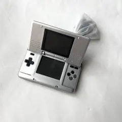 任天堂　ニンテンドーDS キーホルダー　シルバー　ゲーム機