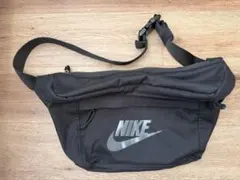 NIKE ブラック ボディバッグ