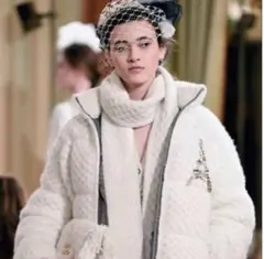 2025年最新】CHANEL ダウンジャケットの人気アイテム - メルカリ