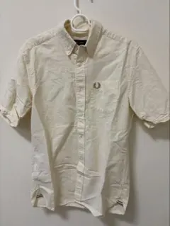 フレッドペリー 半袖シャツ クリーム色のサムネイル