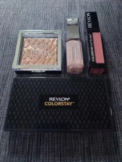 REVLON　パウダーファンデ/ハイライト/リップ　4点セットのサムネイル