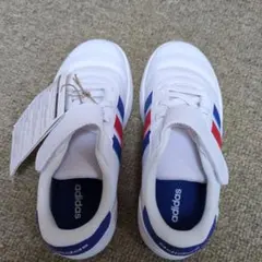 新品未使用　　adidas　スニーカー　ホワイト/ブルー/レッド18センチ
