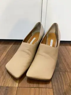 PIPPICHIC / ピッピシック スクエアトゥ ウェッジヒール　ベージュ