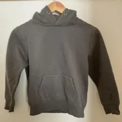 グレー フードつきトレーナー　サイズ140