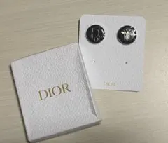 Dior ロゴ ビー ピンバッジ 2つセットのサムネイル