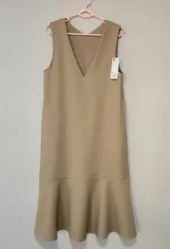GU ジーユー　マーメイドジャンパードレス　新品未使用タグ付き　M　ベージュ