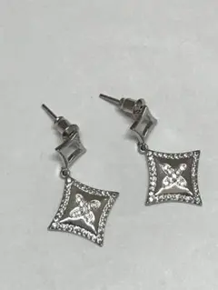 ヴィンテージシルバー色ピアス