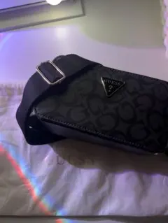GUESS ショルダーバッグ ブラックのサムネイル