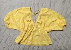 ✴︎新品✴︎【ZARA】イエロー 花柄 半袖 ブラウスのサムネイル