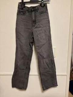 グレー ストレートデニム
