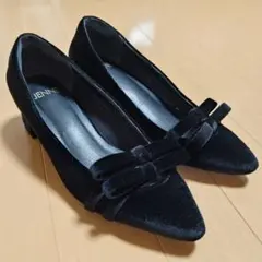 22.5 ジェンヌ JENNE ベロア リボン パンプス ブラックのサムネイル