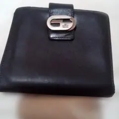 Gucci 黒 レザー 二つ折り財布 小銭入れに破れあり 全体的に使用感あり