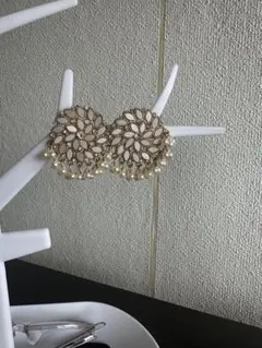 ビンテージ風 ゴールド ホワイト イヤリング