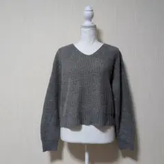 ジーユー　Ｖネックラメニットセーター(長袖)レディース　グレー　Sサイズ