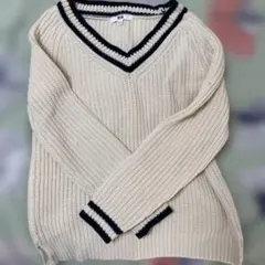 UNIQLO アイボリー Vネックニット S