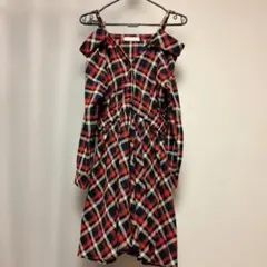 チェック柄オフショルダー膝丈ワンピース