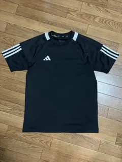 adidas スポーツウェア