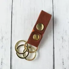 ハンドメイド　レザークラフト　　キーホルダー　バイカラー　バッグチャーム　　春