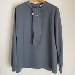 美品、綺麗め。ボウタイブラウスのサムネイル