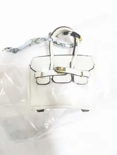 人気商品！　早いもの勝ち！ホワイトミニバッグチャーム