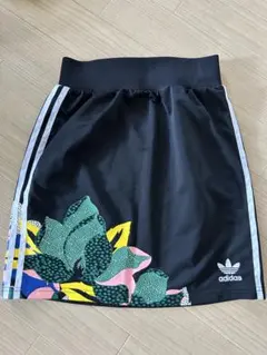 【美品】adidas ミニスカート ブラックのサムネイル
