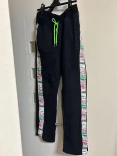 FRANKIE MORELLO　ラグジュアリーイタカジブランド　ロゴプリント　トレーナー　ブラック FRANKIE MORELLO ラグジュアリーイタカジブランド ロゴプリント