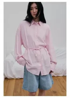 ZARAオーバーサイズリネンフレンドシャツ。