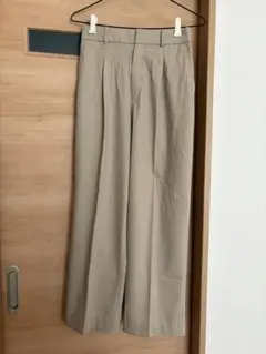 【1/31まで】ベージュ タックワイドパンツ　ユニクロ　UNIQLO スラックス
