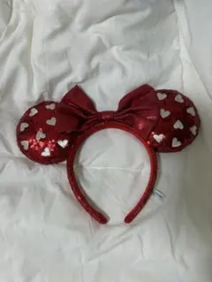 赤いハート模様のディズニーカチューシャ