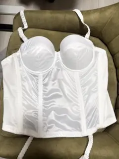 【C75】Triumph ウェディングビスチェ ホワイト