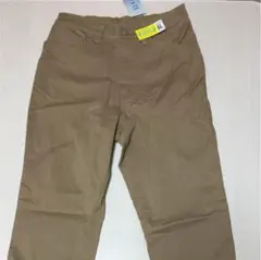 新品チノパンツ。