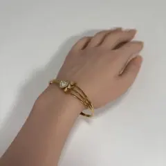ハート＆蝶々モチーフ ブレスレット ゴールドカラー バングルタイプ バネ式