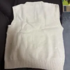 オフホワイト Vネック ニットベスト