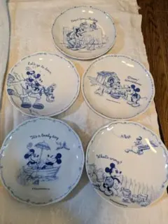 中古美品陶器ディズニーミッキーと仲間たちの波形皿5枚セット