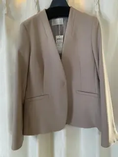 未使用品　any SIS ノーカラージャケット　ベージュ　春秋用　Mサイズ