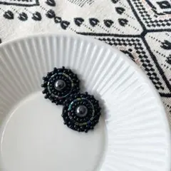 まんまる メタルブラック ビーズ刺繍 ピアス/イヤリング