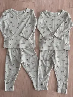 恐竜柄ベビーパジャマ2点セット　80サイズ