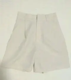PAGEBOY オフホワイト ショートパンツ Fサイズのサムネイル