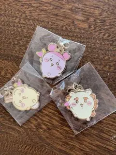 新品未開封三点セットうさぎ カニちゃん ちいかわパーク メタルチャーム　シーサー