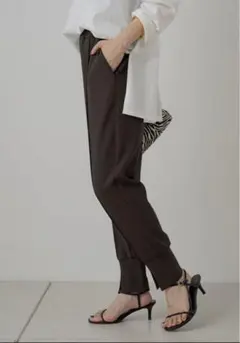 美脚パンツ　細見え【新品・未使用】Loungedress ジョガーパンツ　黒のサムネイル