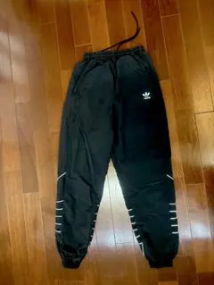 アディダスオリジナルス　ブラックジャージパンツ 3XS