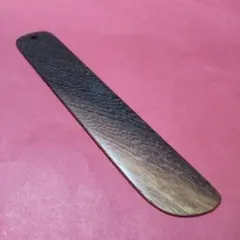 魅力的な色合いのお尻丸型のタガヤサン着付用ヘラ(17cm)